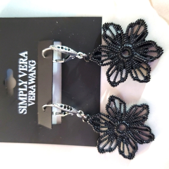 VERA WANG Flower Earrings - Picture 3 of 4